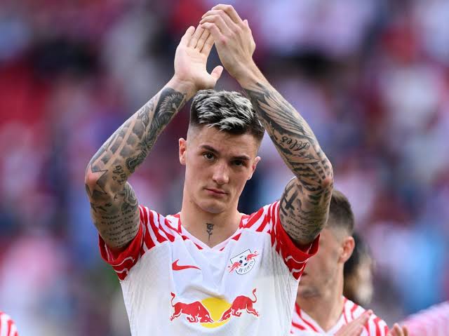 Arsenal's Aerial Ace Gabriel Magalhaes: The Key to Stifling Manchester United's Benjamin Sesko