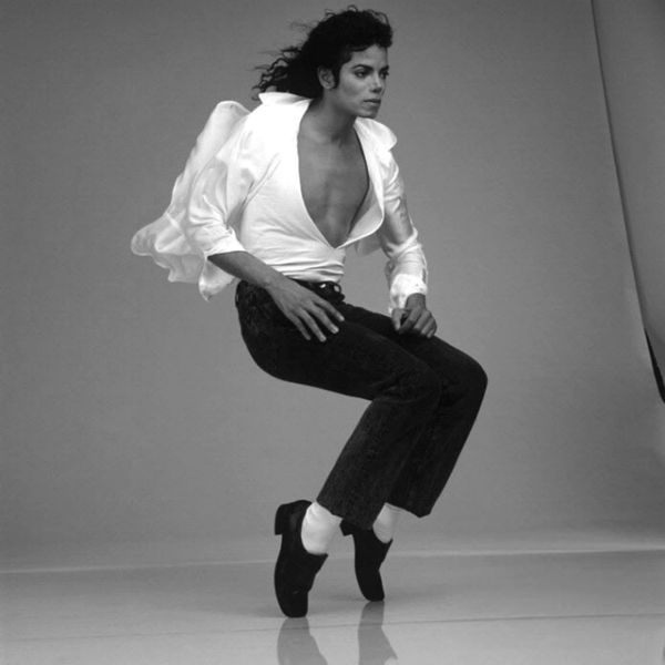 Michael Jackson standing on his toes while dancing 