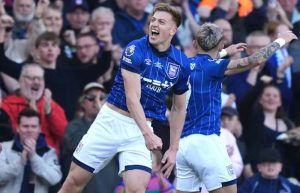 Man United Hit Liam Delap Transfer Hurdle as Everton Enter Talks