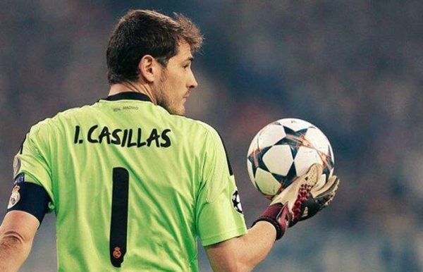 iker casilas holding ball
